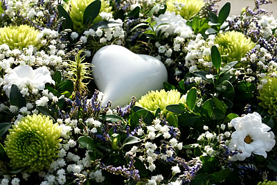Trauerfloristik - Blumen und Pflanzen tragen viel dazu bei, eine Trauerfeier würdig, liebevoll und individuell zu gestalten.